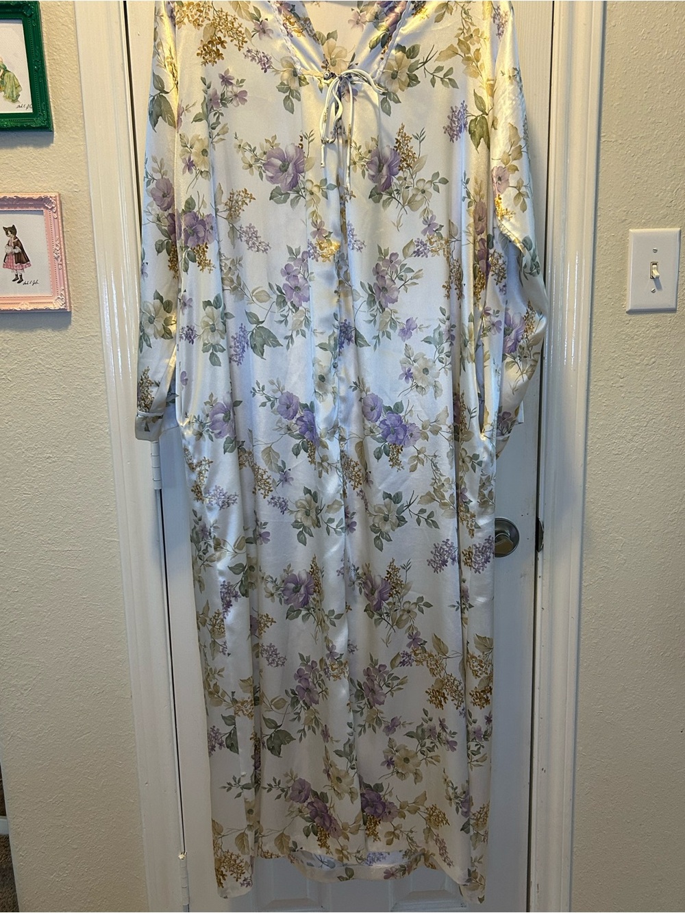 Oscar de la Renta Lavender Floral Satin Long Sleeve Maxi Nightgown on Cream